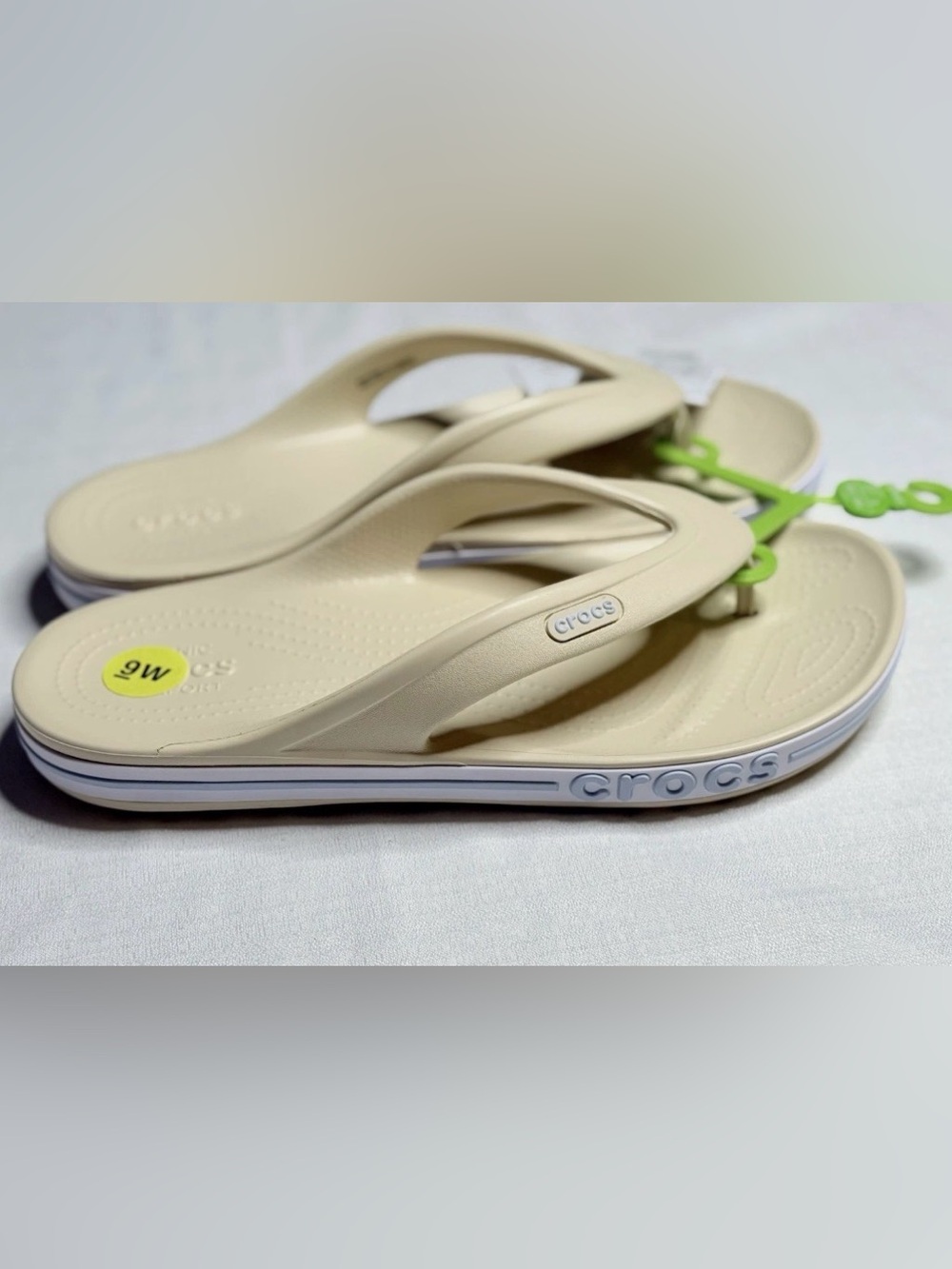 New Crocs Women’s Bayaband Flip Beige Cream Sandals Flip Flip Size 9 - Picture 3 of 6